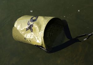 mini2fox-collapsible-water-bucket.jpg